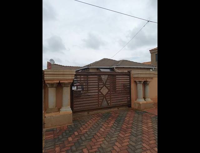 3 BEDROOM HOUSE FOR SALE IN PROTEA GLEN EXT